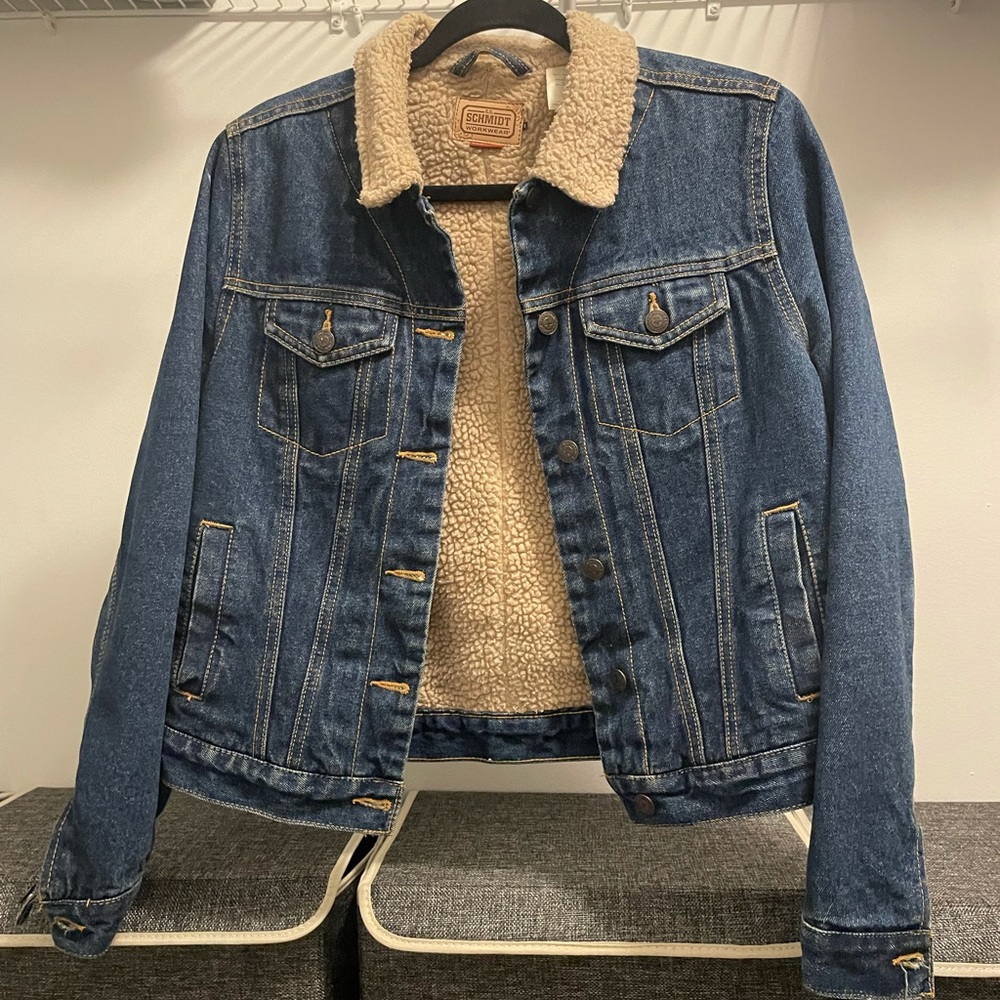 Jean jacket with faux fur lining